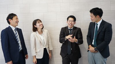 自社の魅力として挙げたのが「人の良さ」です。個人主義に走らず店舗全体で助け合いながら目標に向かう社風で、新人にとっても心強い環境があります！