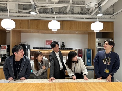 若手社員も多数在籍し、社内の雰囲気は和気あいあいとしています。